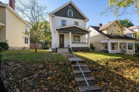 Photo of 217 E Oakland Avenue, Columbus, OH 43201 (MLS # 226016547)