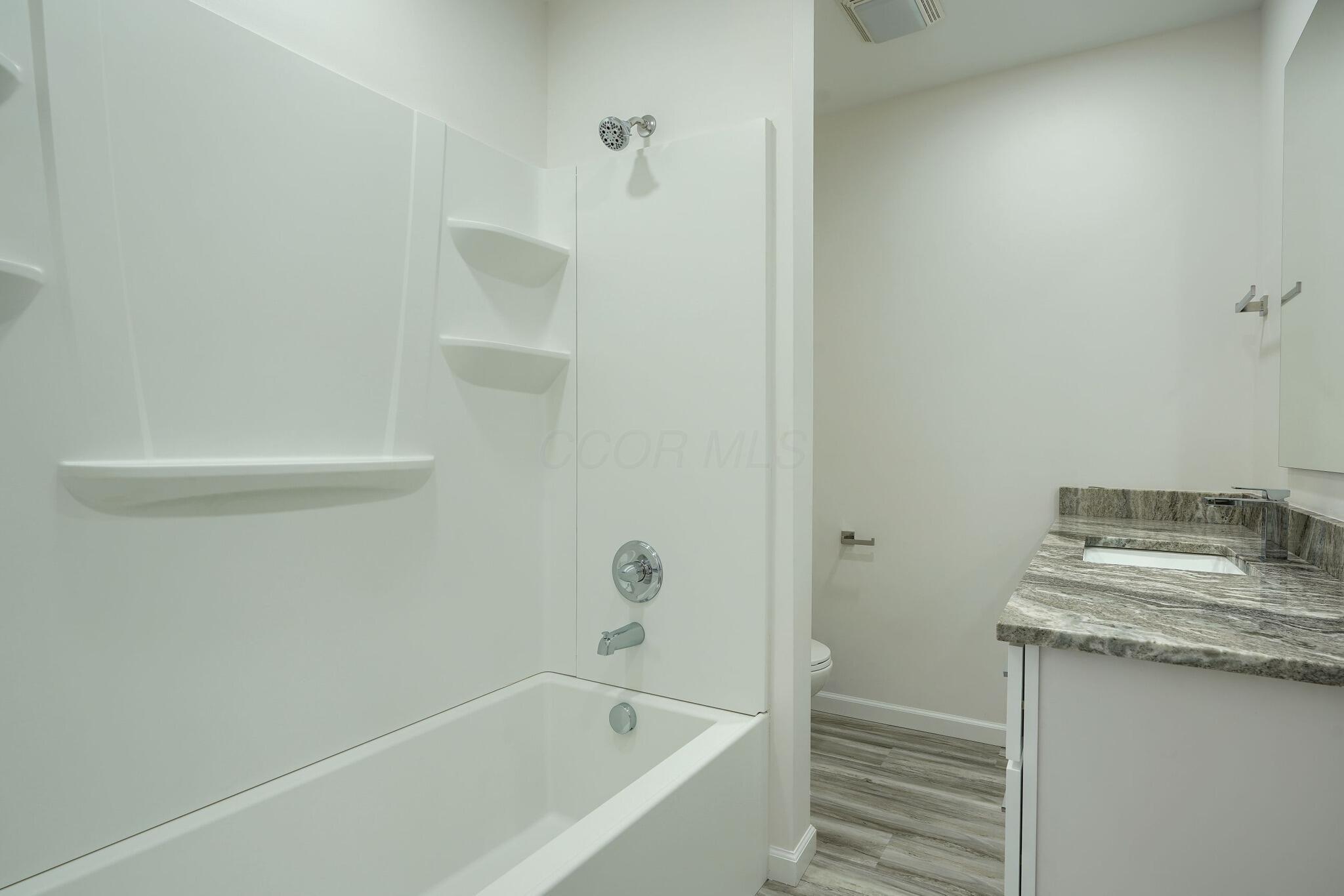 626 E 6th Avenue, Lancaster, Ohio image 22