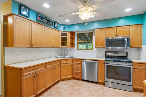 Tiny photo for 200 Matthew Avenue, Westerville, OH 43081 (MLS # 225037535)