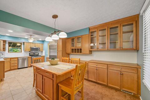 Tiny photo for 200 Matthew Avenue, Westerville, OH 43081 (MLS # 225037535)