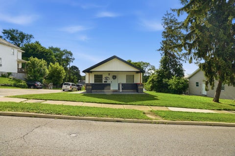 Photo of 167 Pine Street, Zanesville, OH 43701 (MLS # 226021926)