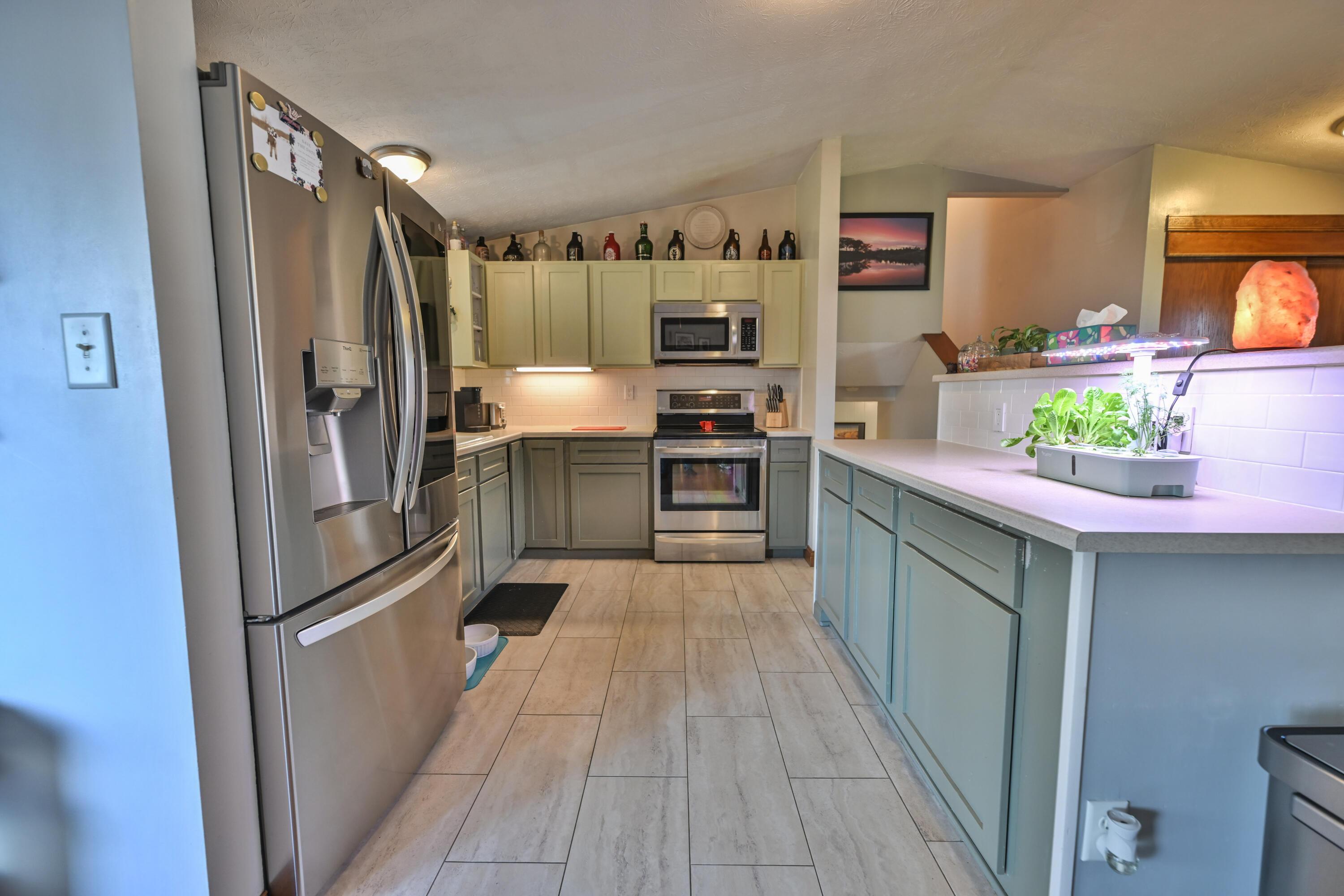 Columbus, Ohio 43232, United States, 3 Bedrooms Bedrooms, ,2 BathroomsBathrooms,Residential,Contingent,111140