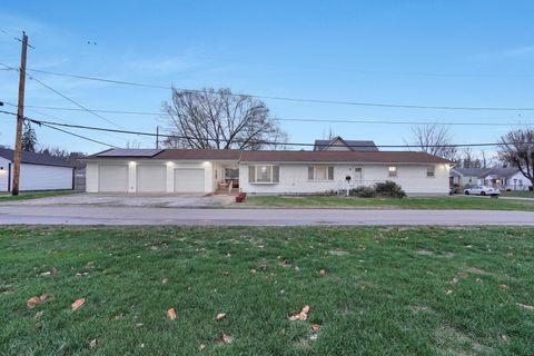 Tiny photo for 401 Busby Avenue, Lancaster, OH 43130 (MLS # 225044266)