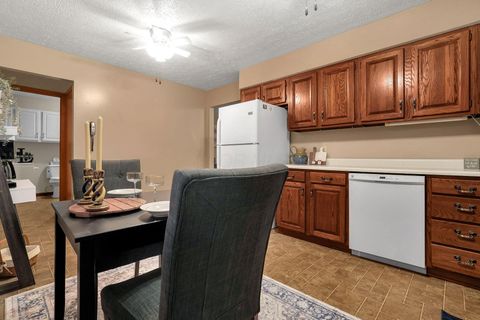 Tiny photo for 401 Busby Avenue, Lancaster, OH 43130 (MLS # 225044266)