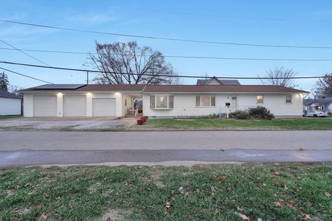 Photo of 401 Busby Avenue, Lancaster, OH 43130 (MLS # 225044266)