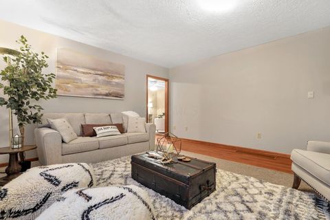 Tiny photo for 401 Busby Avenue, Lancaster, OH 43130 (MLS # 225044266)