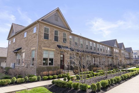 Photo of 952 Pullman Place 27 #27, Grandview Heights, OH 43212 (MLS # 226009267)