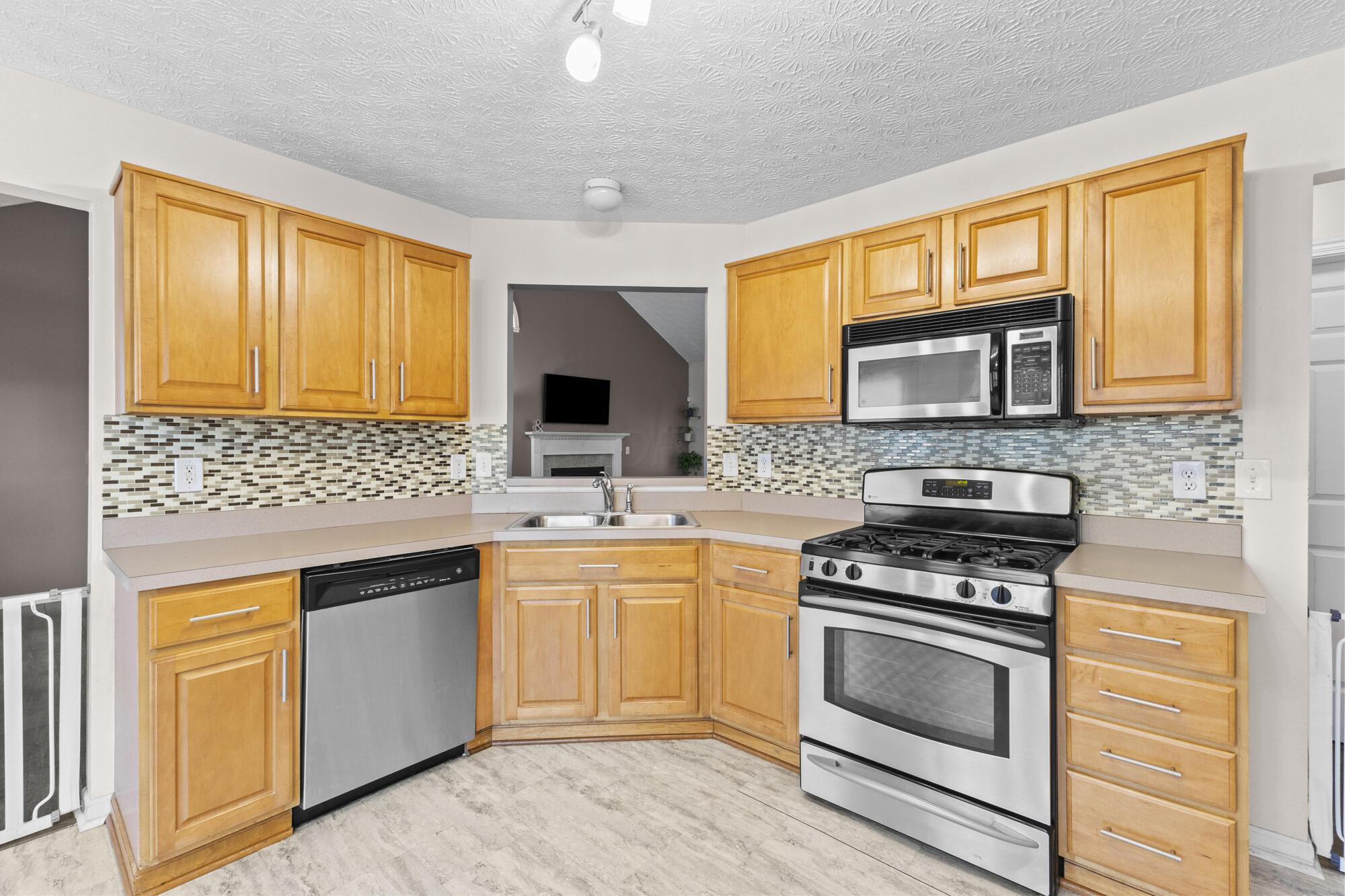 388 Rocky Springs Drive, Blacklick, Ohio image 10