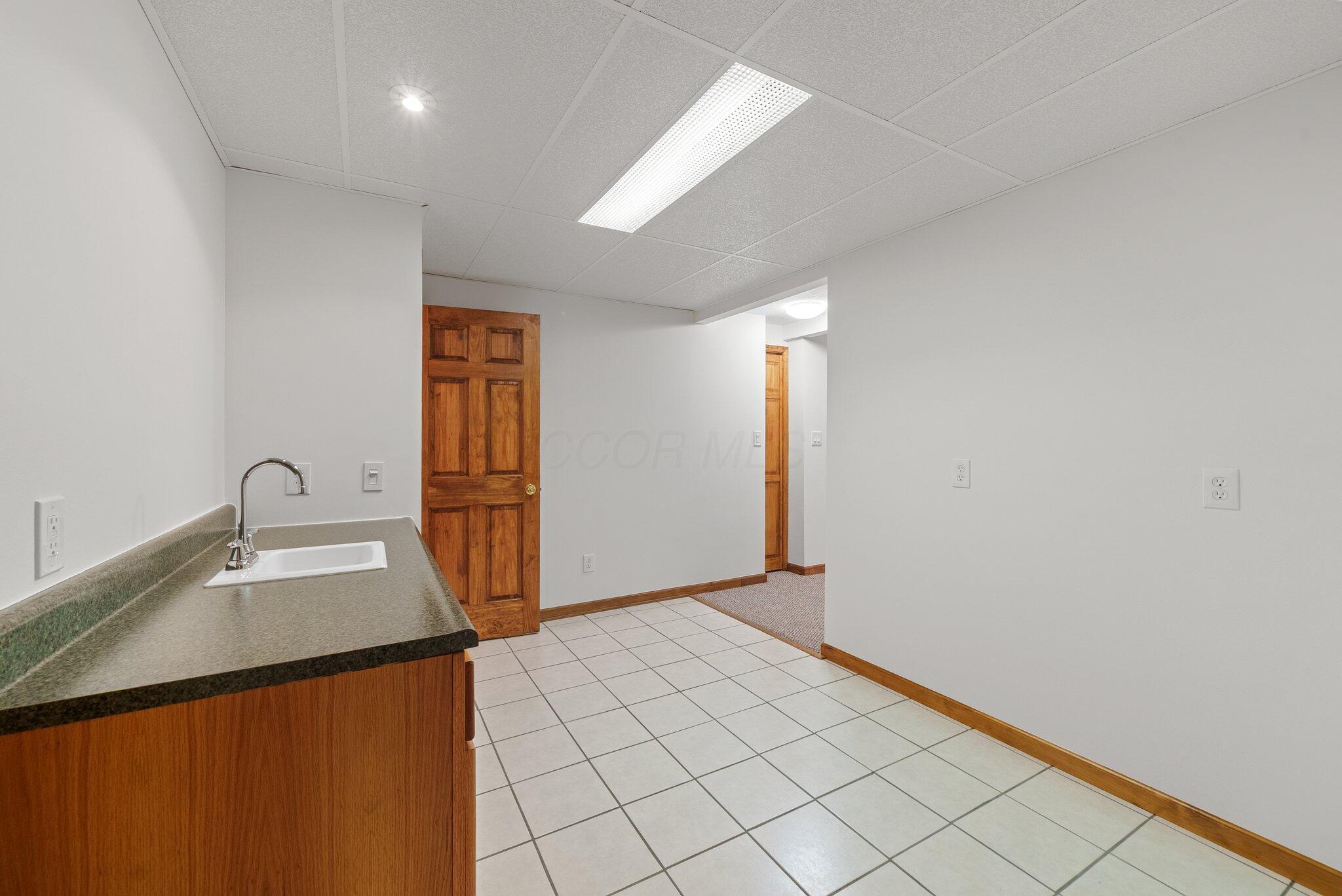 2467 Marthas Wood, Grove City, Ohio image 47