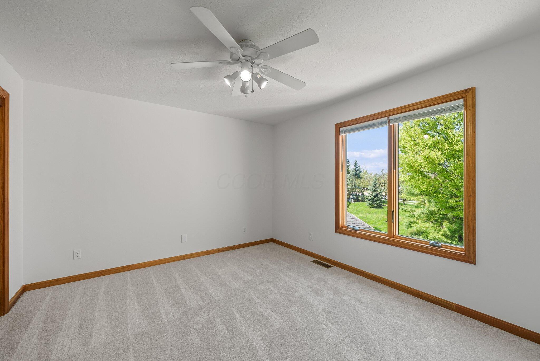 2467 Marthas Wood, Grove City, Ohio image 32