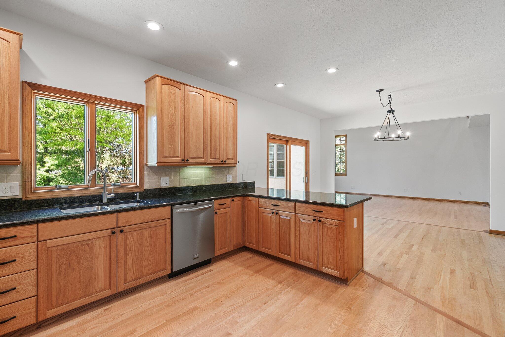 2467 Marthas Wood, Grove City, Ohio image 20