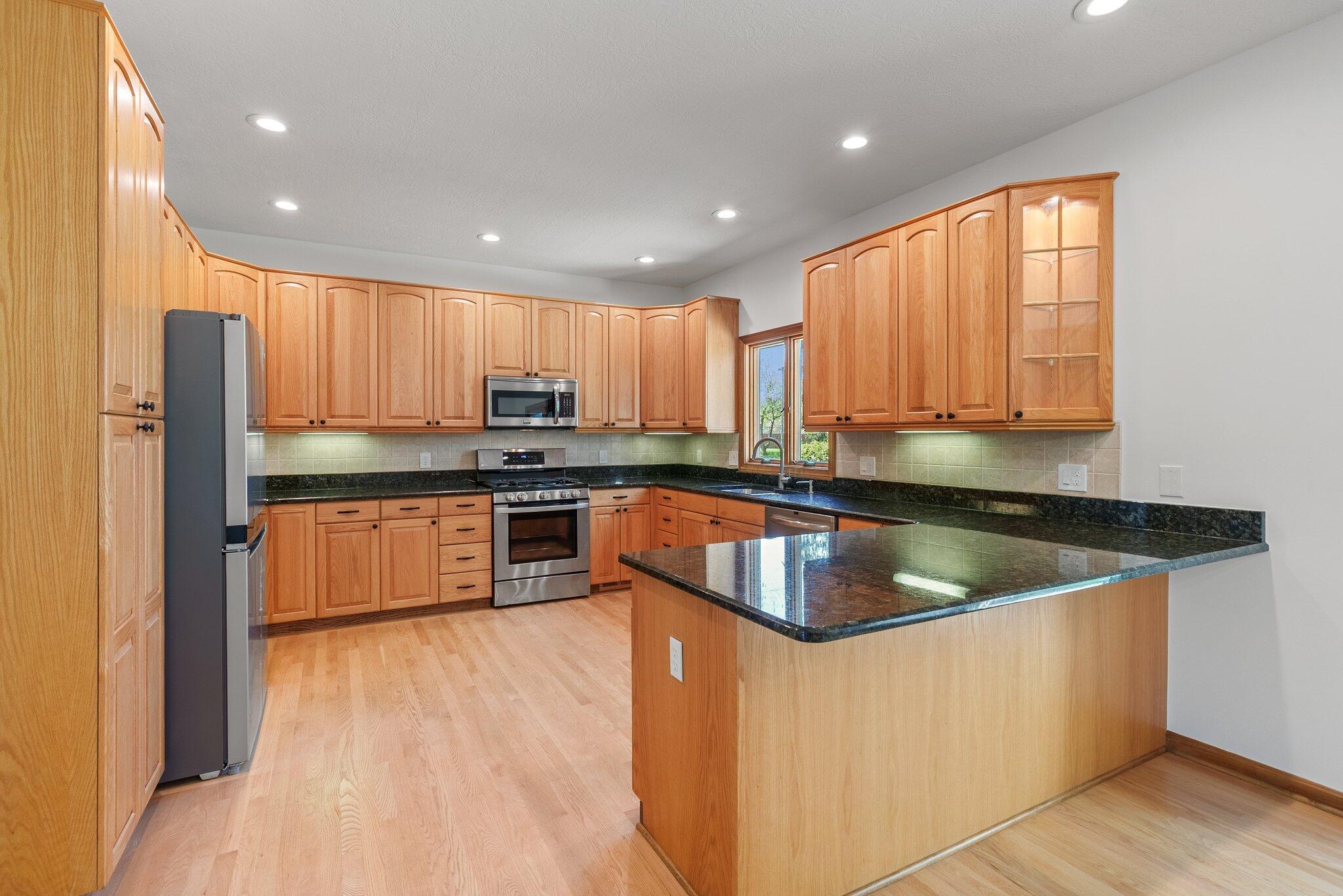 2467 Marthas Wood, Grove City, Ohio image 16