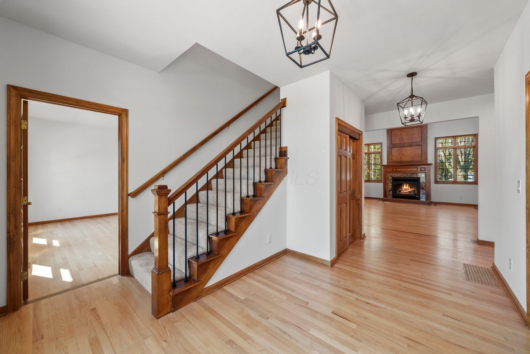 2467 Marthas Wood, Grove City, Ohio image 6