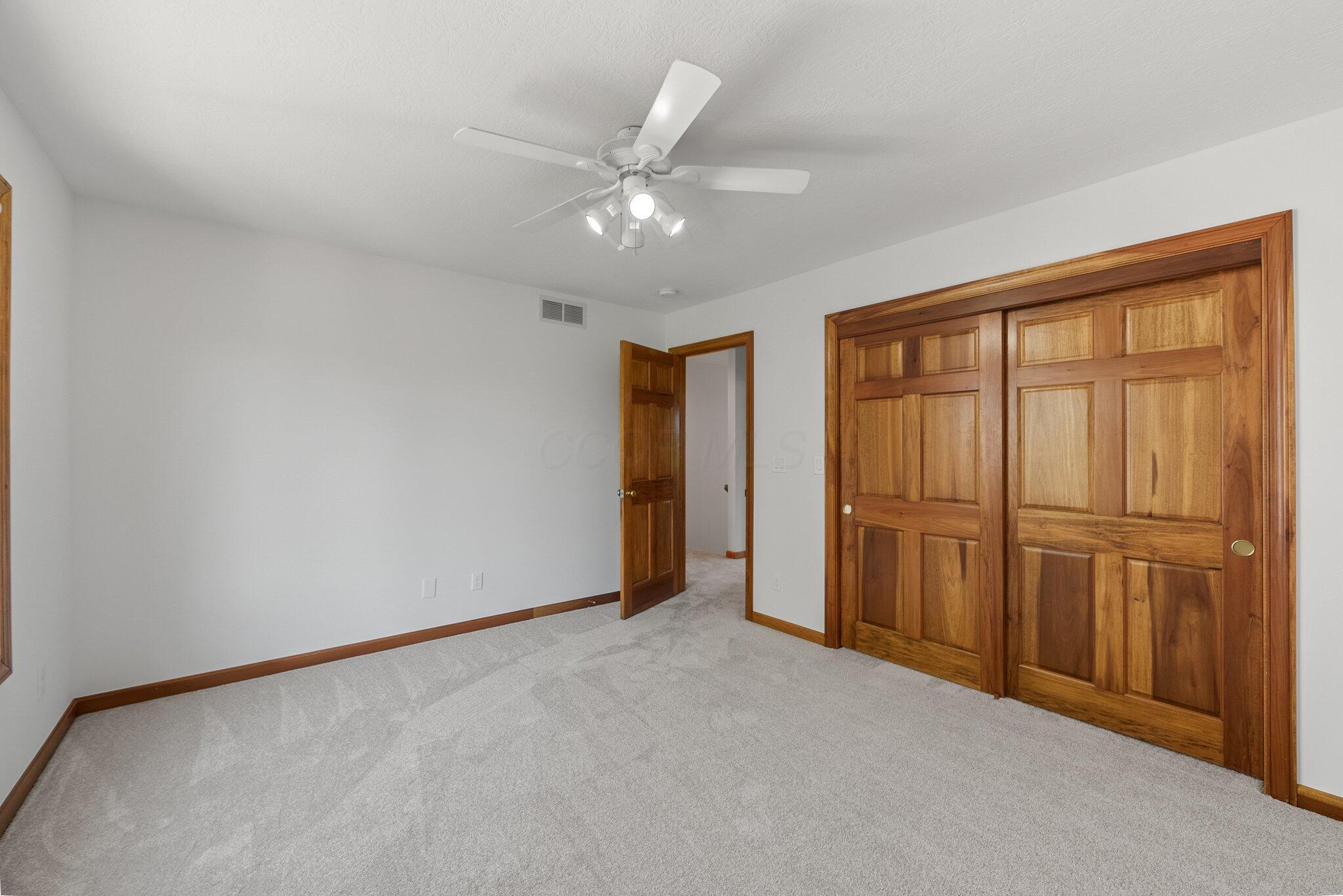 2467 Marthas Wood, Grove City, Ohio image 31