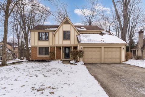 Photo of 207 Woodedge Circle W, Powell, OH 43065 (MLS # 225002188)