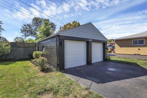 Tiny photo for 2227 Zollinger Road, Columbus, OH 43221 (MLS # 225037574)