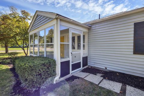 Tiny photo for 2227 Zollinger Road, Columbus, OH 43221 (MLS # 225037574)