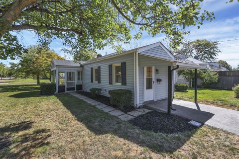 Tiny photo for 2227 Zollinger Road, Columbus, OH 43221 (MLS # 225037574)