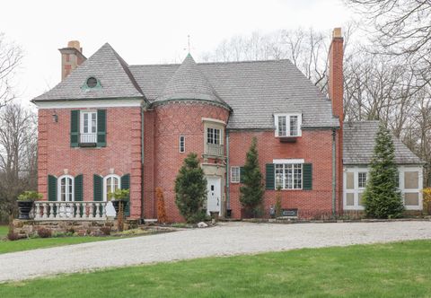 Photo of 664 Woodhill Road, Mansfield, OH 44907 (MLS # 226010041)