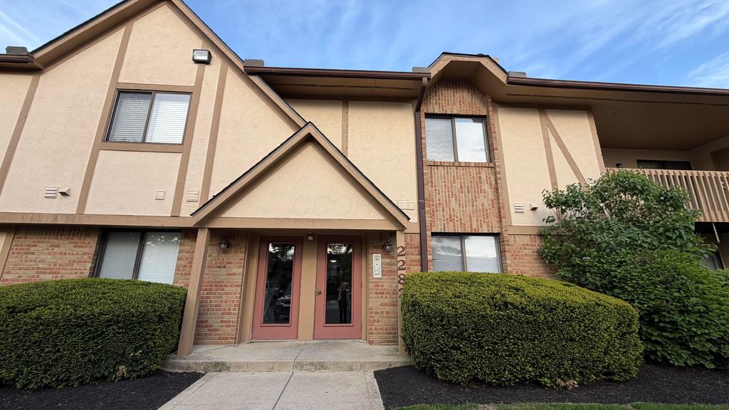 Photo of 2283 Hedgerow Road 2283G #2283G, Columbus, OH 43220 (MLS # 226014732)