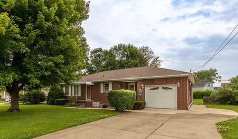 Photo of 1320 Beacon Street, Lancaster, OH 43130 (MLS # 226019261)