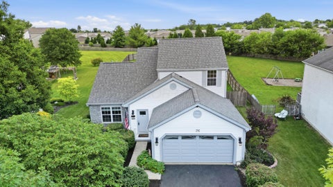Photo of 70 Lantern Chase Drive, Delaware, OH 43015 (MLS # 226023488)