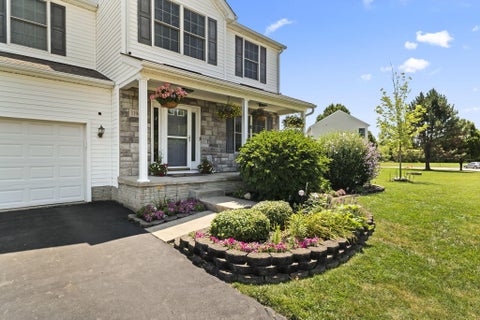 Tiny photo for 3194 Sitka Spruce Drive, Grove City, OH 43123 (MLS # 226036366)