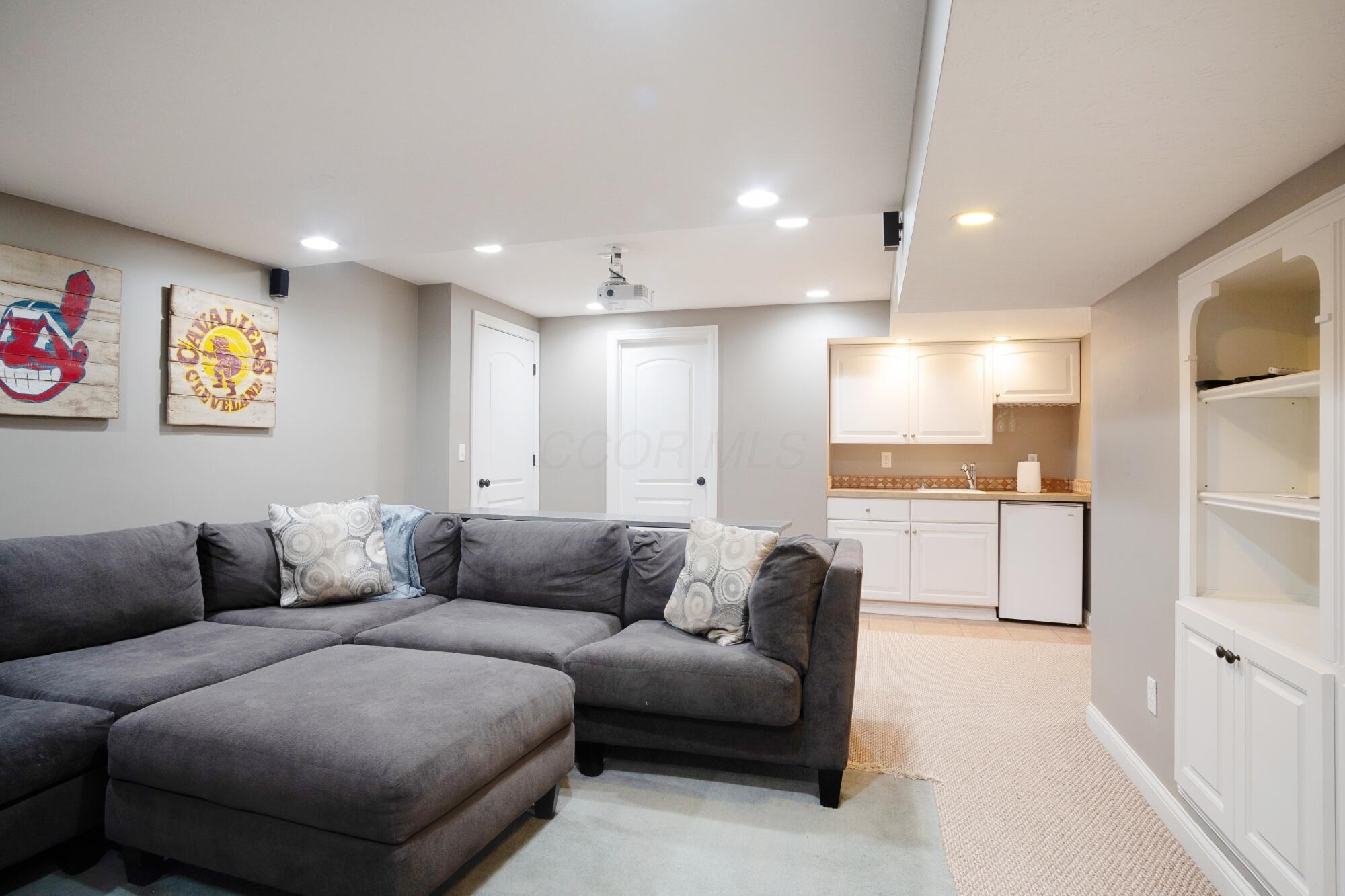 7017 Concord Bend Drive, Powell, Ohio image 39