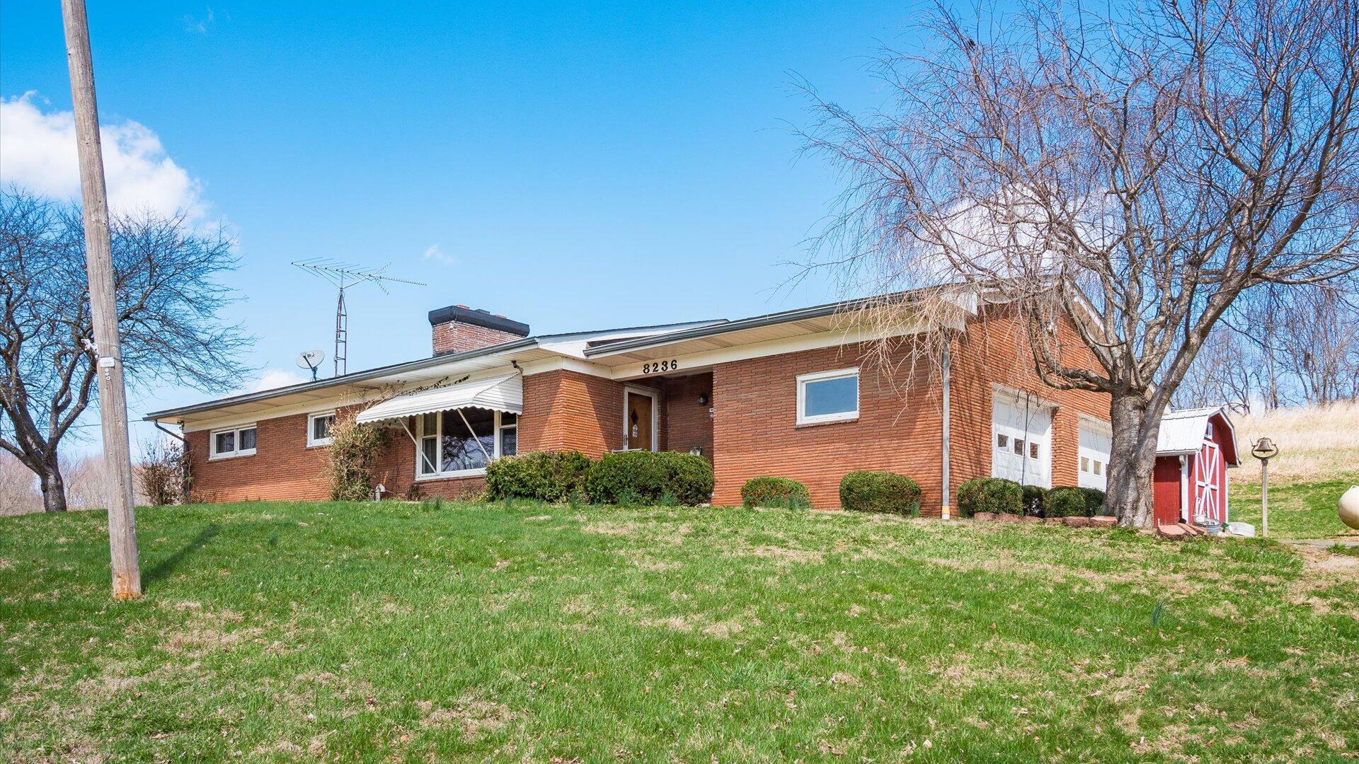 8236 Pleasant Valley Road, Frazeysburg, Ohio image 1