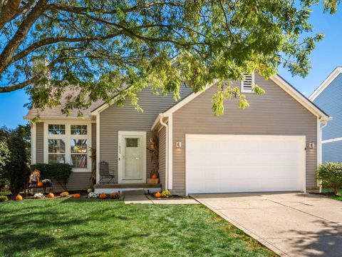 Photo of 1000 Thornapple Grove, Galloway, OH 43119 (MLS # 225039065)