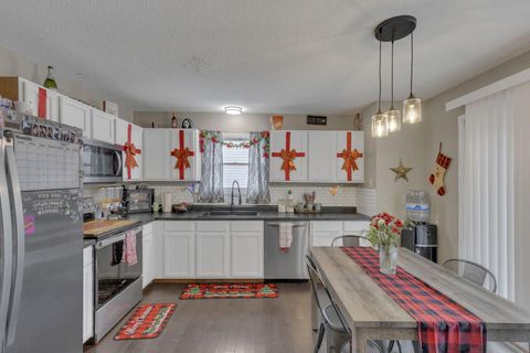 Tiny photo for 1592 Magoffin Avenue, Columbus, OH 43207 (MLS # 225044803)