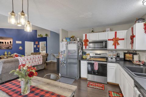 Tiny photo for 1592 Magoffin Avenue, Columbus, OH 43207 (MLS # 225044803)