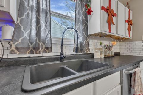 Tiny photo for 1592 Magoffin Avenue, Columbus, OH 43207 (MLS # 225044803)