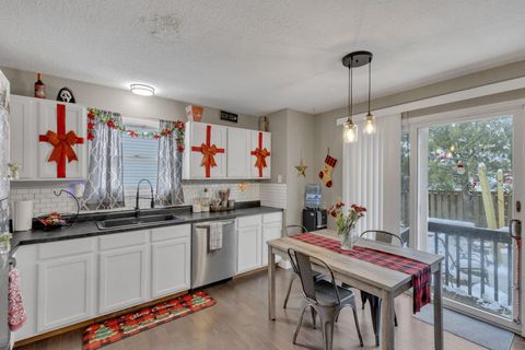 Tiny photo for 1592 Magoffin Avenue, Columbus, OH 43207 (MLS # 225044803)