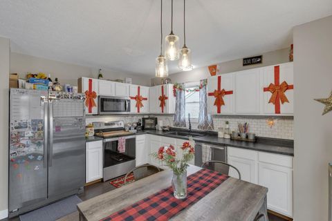 Tiny photo for 1592 Magoffin Avenue, Columbus, OH 43207 (MLS # 225044803)