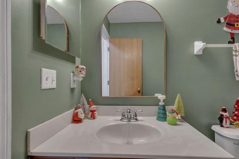 Tiny photo for 1592 Magoffin Avenue, Columbus, OH 43207 (MLS # 225044803)