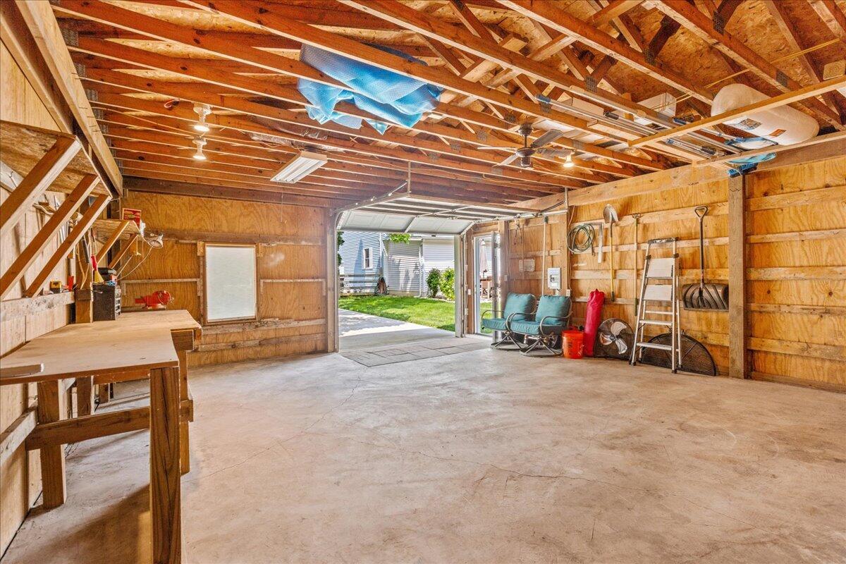 1205 Holton Road, Grove City, Ohio image 29