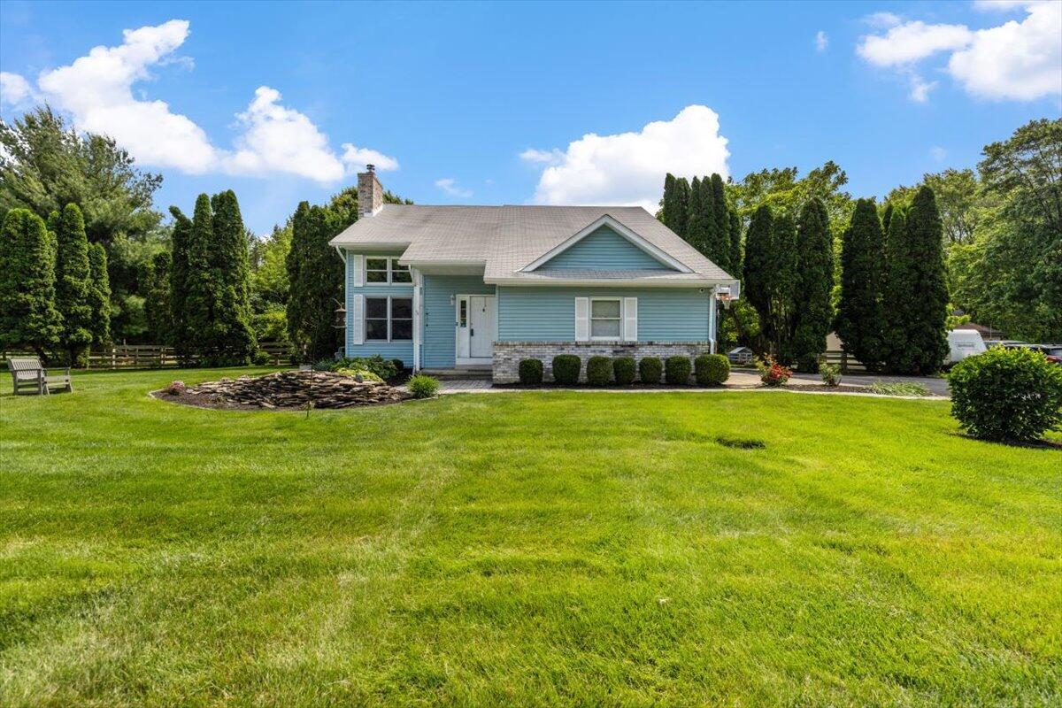 1205 Holton Road, Grove City, Ohio image 1