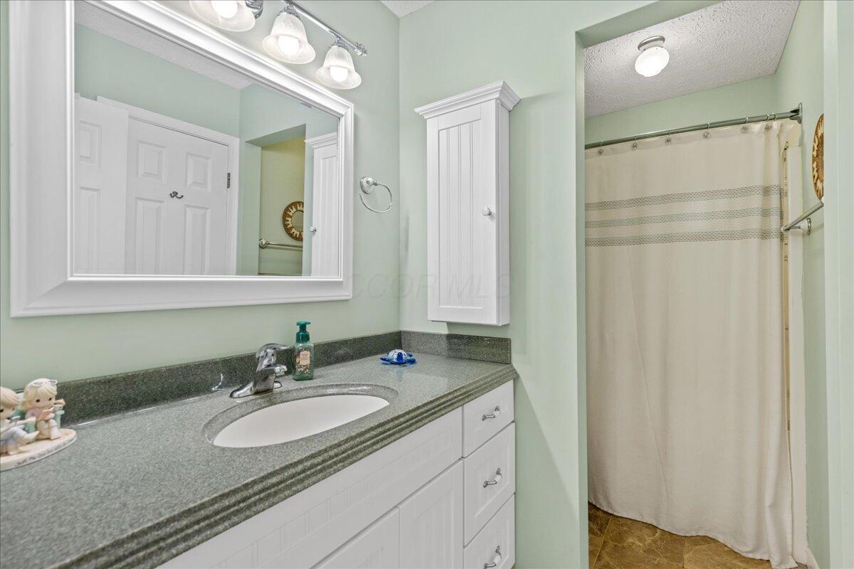 1205 Holton Road, Grove City, Ohio image 23