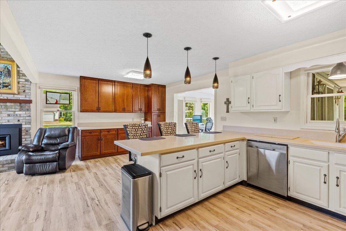 1205 Holton Road, Grove City, Ohio image 8