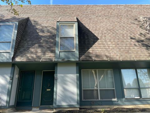 Photo of 1046 Merrimar Circle N I #I, Columbus, OH 43220 (MLS # 225042013)