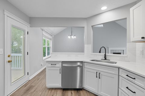 Tiny photo for 274 Stamford Drive, Powell, OH 43065 (MLS # 225037000)
