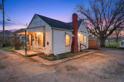 Photo of 304 W High Street, McArthur, OH 45651 (MLS # 226001083)