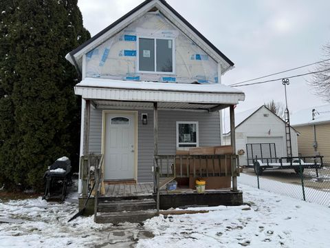 Photo of 421 Walnut Street, Washington Court House, OH 43160 (MLS # 225044822)