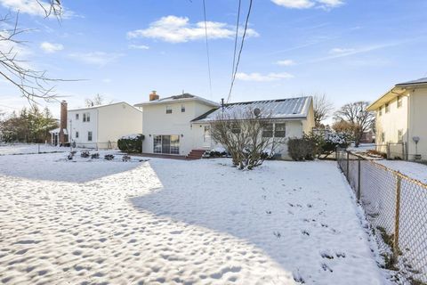 Tiny photo for 1710 Kenwick Road, Columbus, OH 43209 (MLS # 225045142)