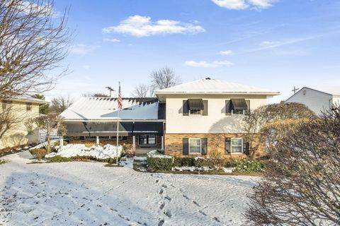 Photo of 1710 Kenwick Road, Columbus, OH 43209 (MLS # 225045142)