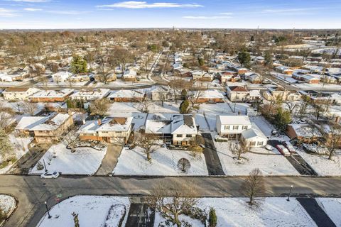 Tiny photo for 1710 Kenwick Road, Columbus, OH 43209 (MLS # 225045142)