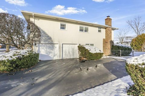 Tiny photo for 1710 Kenwick Road, Columbus, OH 43209 (MLS # 225045142)