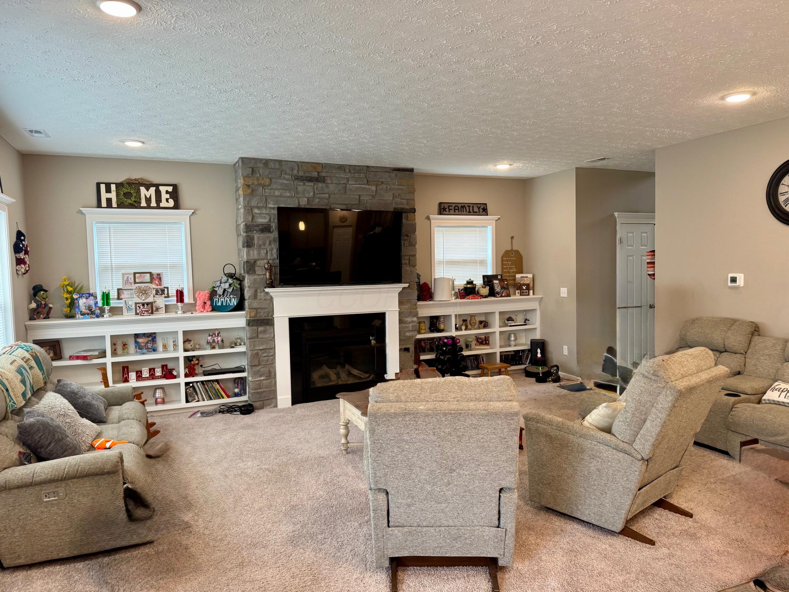 1123 Hampton Lane, London, Ohio image 4