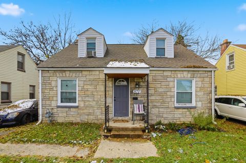 Photo of 871 Ruby Avenue, Columbus, OH 43227 (MLS # 225043985)